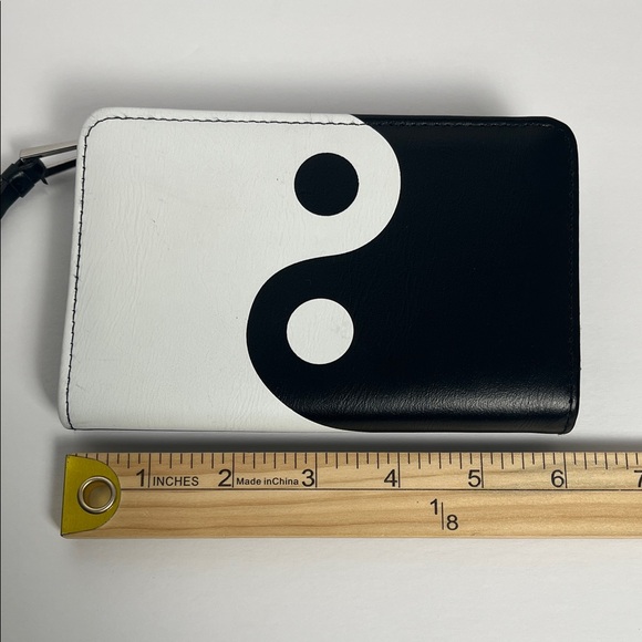 Black and White Yin Yang Wallet - Picture 8 of 10